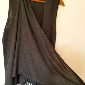 (L) gray knit vest with fringe